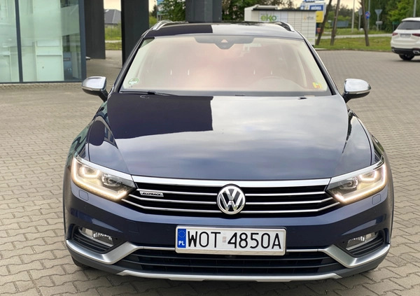 Volkswagen Passat cena 82900 przebieg: 220000, rok produkcji 2016 z Gryfice małe 781